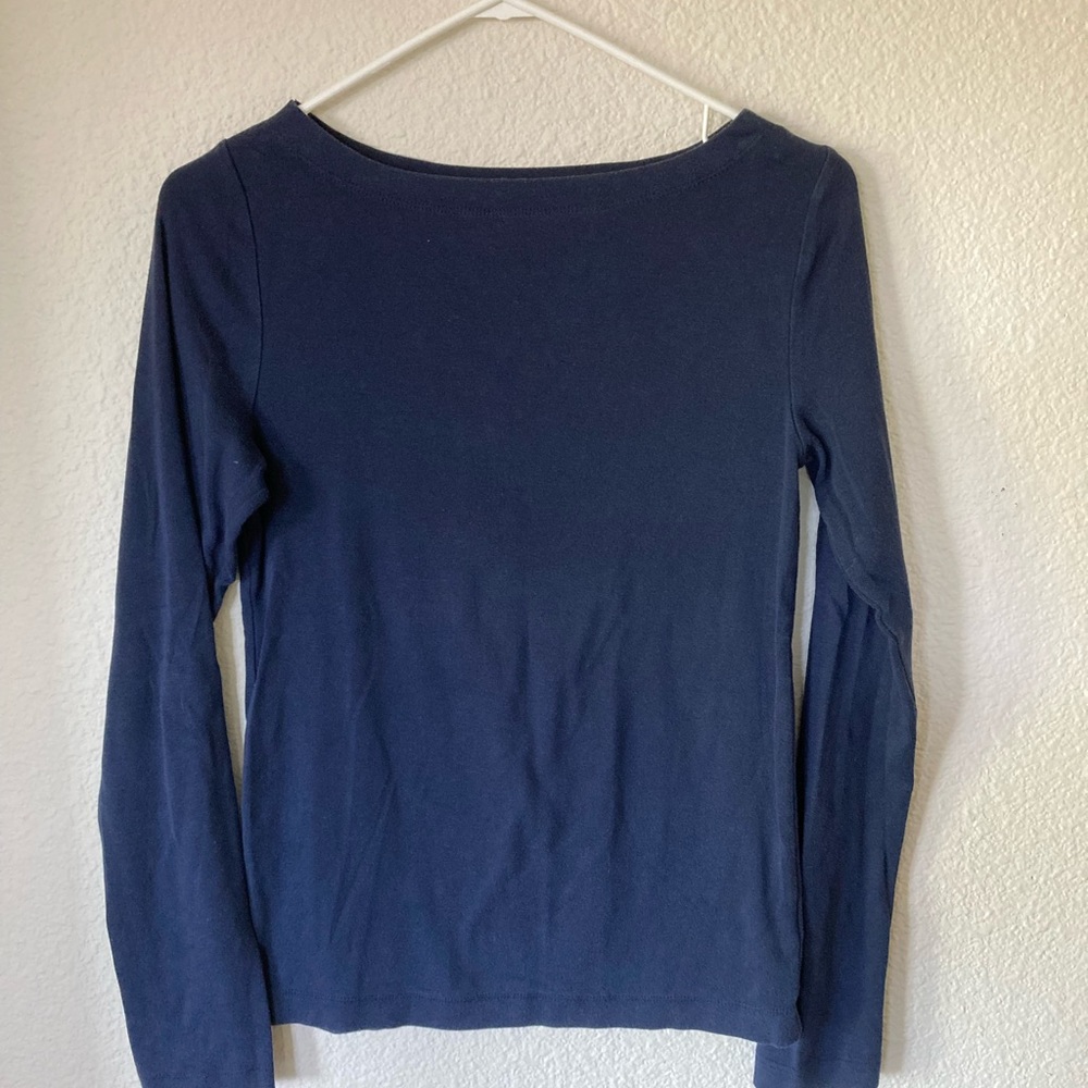 Boat neck long sleeve shirt